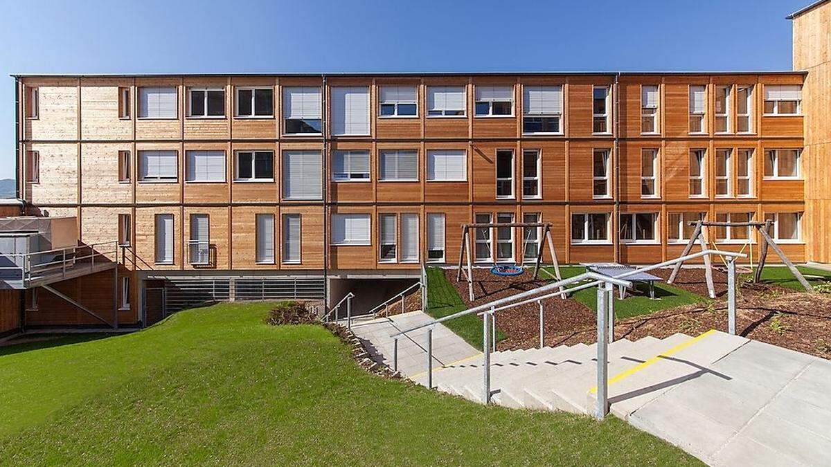 Gebaut aus Holz und Stahl: Die Ersatzschule Torricelligasse 50 in Wien