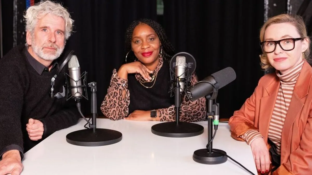 Im Podcast sprechen Influencerin Christl Clear und Kabarrettist Dirk Stermann mit Barbara Haas 