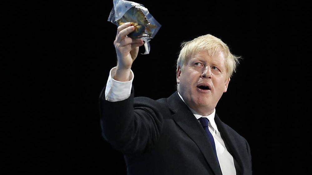Boris Johnson kann es einfach nicht lassen: Hier mit Räucherhering