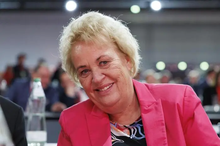„Es ist, wie es ist.“ - Verena Dunst, Burgenländerin, begeistert von ihrem Parteichef.