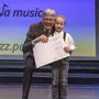 Sebastian Schönfelder erhält den "prima la musica"-Sonderpreis von Landeshauptmann Peter Kaiser