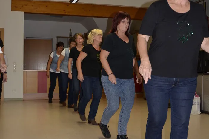 80 Choreografien beherrschen diejenigen, die schon länger dabei sind.