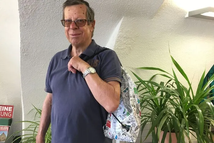 Mit dem Sackerl geht es weiter Richtung Enkelkind.