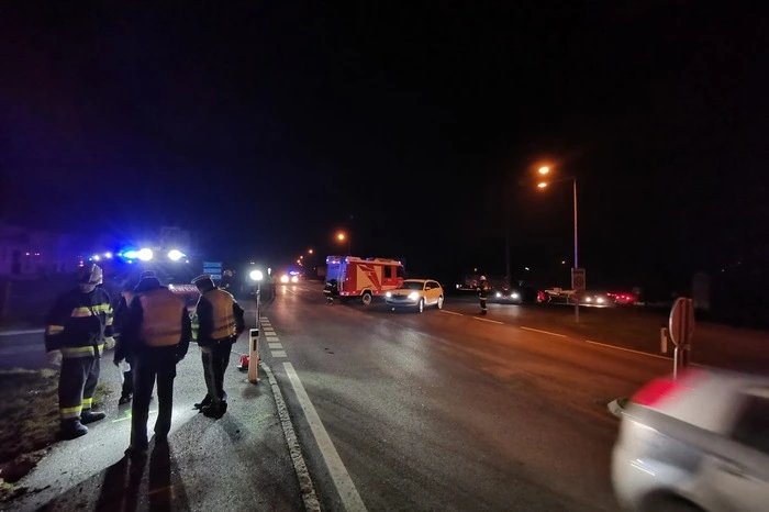Die Feuerwehr Schönberg war mit drei Fahrzeugen und 13 Mann im Einsatz. Auch die Feuerwehr Lang war mitalarmiert worden.