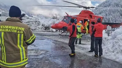 Am Montag fanden in Prägraten Erkundungsflüge statt. Wegen Lawinengefahr dürfen die 70 evakuierten Personen noch immer nicht in ihre Häuser zurückkehren 