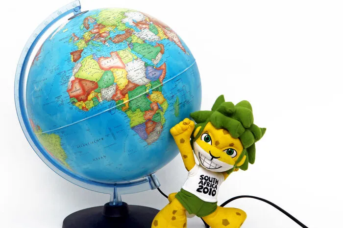 Zakumi war das Maskottchen bei der ersten FIFA-WM auf dem afrikanischen Kontinent. Es handelt sich um einen grünhaarigen Leoparden, der ein weißes Trikot und eine grüne Hose trägt. Der Name setzt sich aus dem KFZ-Zeichen von Südafrika ("ZA") und dem Wort "kumi" zusammen, welches in mehreren afrikanischen Sprachen für die Zehn steht.