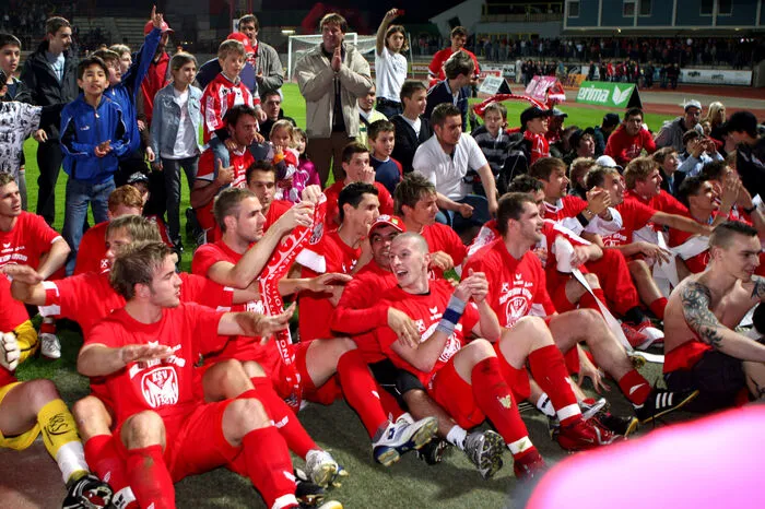 Den größten Erfolg seiner Karriere feiert Sencar im Frühjahr 2008, da gewinnt der KSV die Zweite Liga und steigt in die Bundesliga auf.