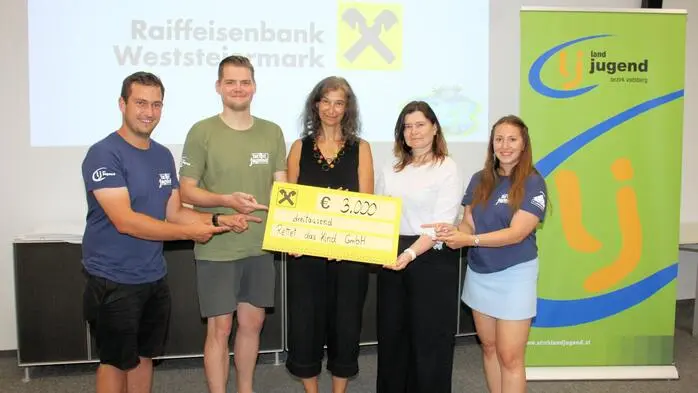 v.l.: Landjugend-Bezirksobmann Manuel Läßer, Kassier Stefan Pfennich, Petra Birchbauer und Elisabeth Schweitzer (beide „Rettet das Kind“) sowie Landjugend-Bezirksleiterin Jasmin Poparic