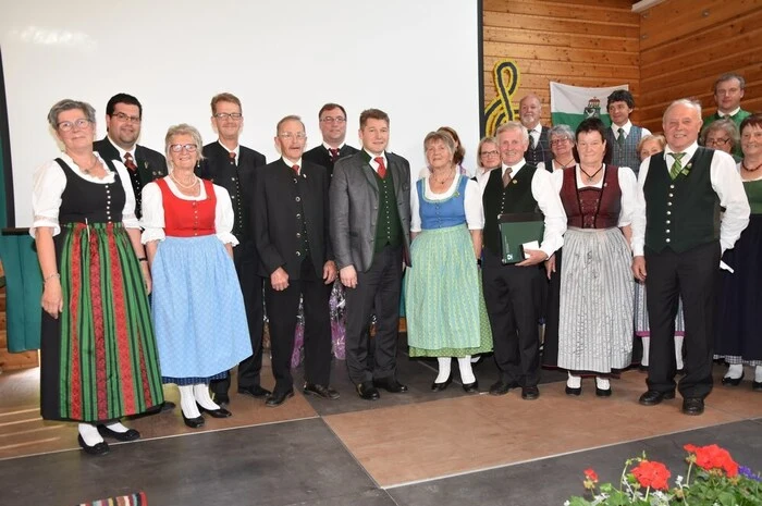 Obmann ist Walter Reichl seit 20 Jahren, dafür wurde er mit dem Ehrenzeichen in Silber vom Chorverband Steiermark ausgezeichnet. Als Chorleiterin ist seit drei Jahren Christine Kociper Chorleiterin im Einsatz.