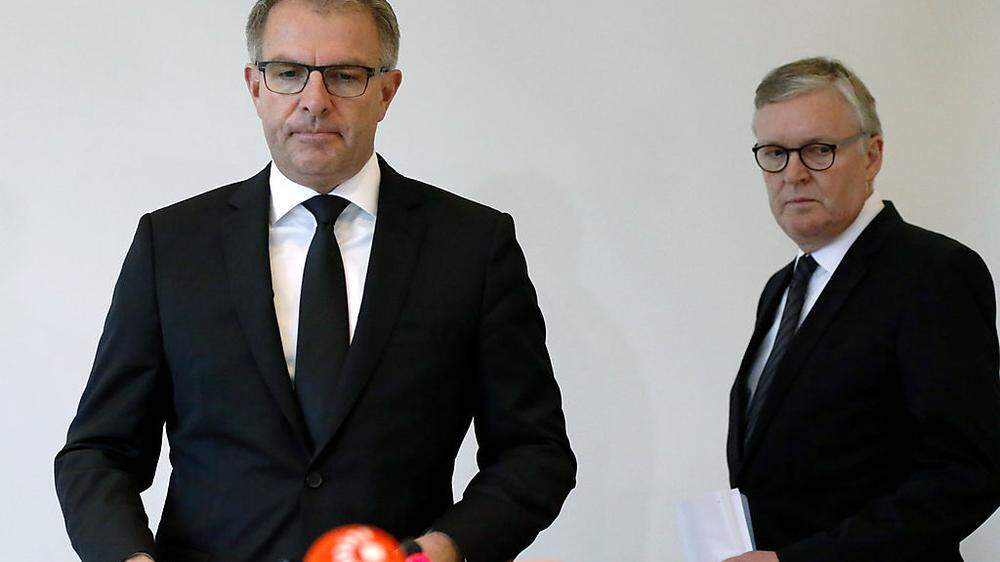 Lufthansa CEO Carsten Spohr, rechts, und Germanwings CEO Thomas Winkelmann