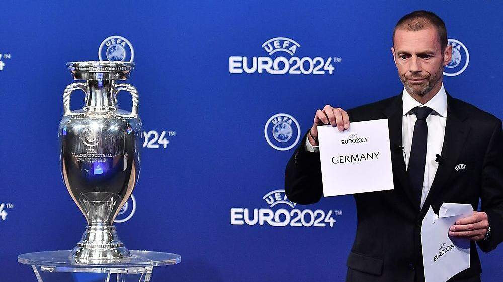 UEFA-Präsident Aleksander Ceferin verkündet, dass die begehrte EM-Trophäe 2024 in Deutschland vergeben wird