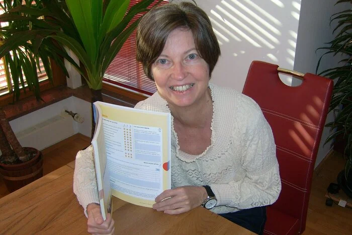 Christina Luschin (49), Dolmetscherin und Sprachlehrerin: Die Außen-Kurse sind jetzt natürlich abgesagt, aber ich möchte Menschen dazu anregen, daheim zu lernen. Ich biete in meinem Übersetzungs- und Dolmetschbüro Sprachtrainings via Skype an. Telefonische Anfragen sowie E-Mails werden gerne beantwortet. Gerade in Zeiten wie diesen ist Zusammenhalt mehr gefragt denn je. Ich möchte niemanden im Stich lassen.
