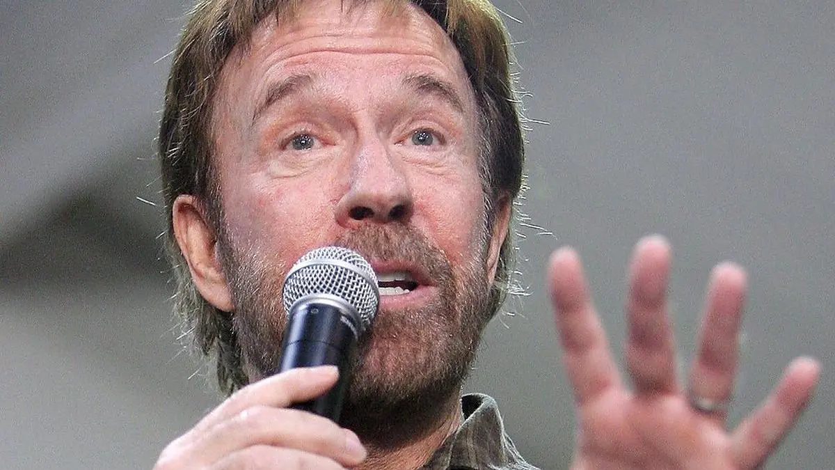 Norris-Witze: Chuck Norris wird 80: Texas Ranger, Waffenfan und  Witz-Zielscheibe