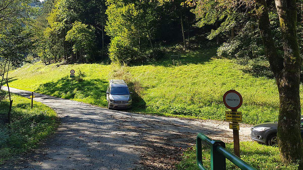 Mit einem Parkverbot reagierten die Anrainer nahe dem Teigitschklamm-Eingang auf die vielen Wildparker