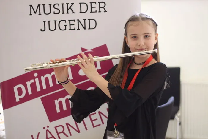 Marlene Hinker (9) aus Wasserhofen ist durch die Videoplattform YouTube auf die Querflöte gekommen. Die Begabung dafür wurde ihr aber wohl in die Wiege gelegt, schließlich ist ihr Vater Andreas Frontmann der Volksmusikgruppe „Die Lauser“. Marlene nimmt seit vier Jahren Querflötenunterricht bei ihrer Lehrerin Birgit Töplitzer in St. Kanzian.