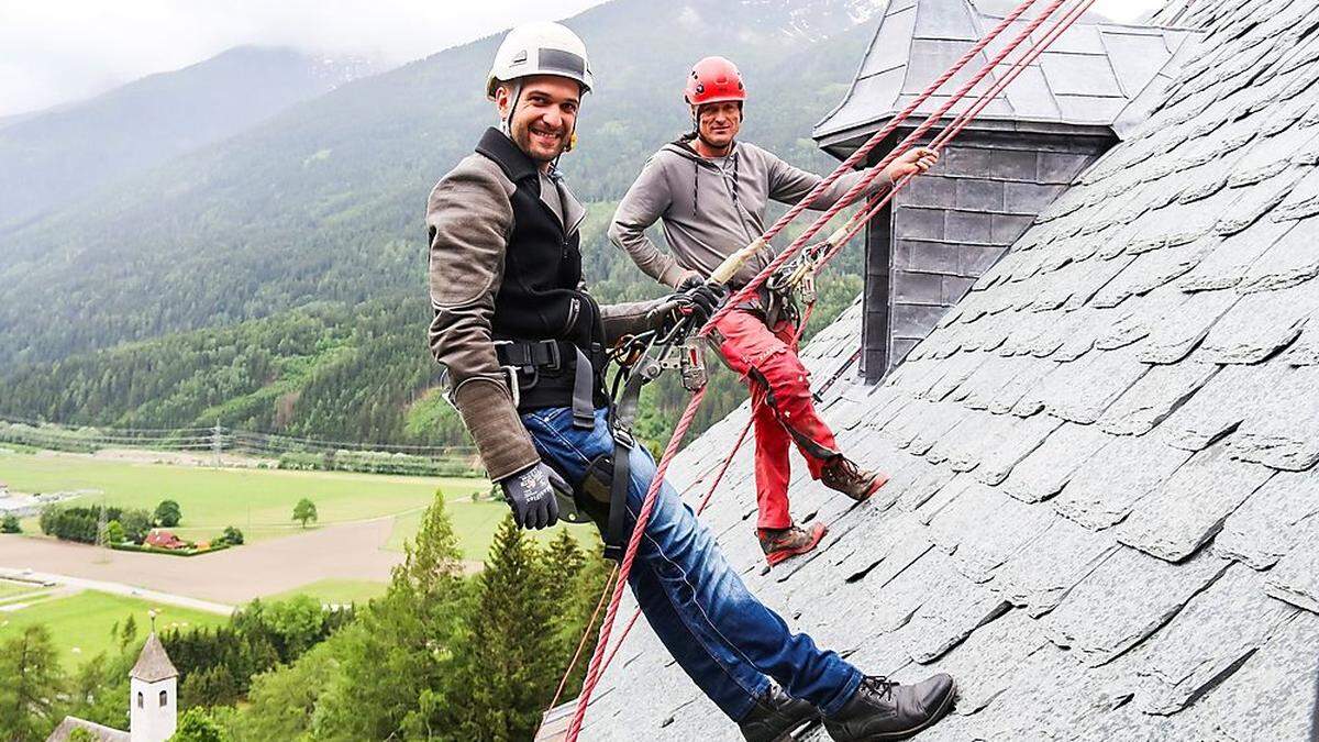 Firmenchef und Moderator auf dem Dach