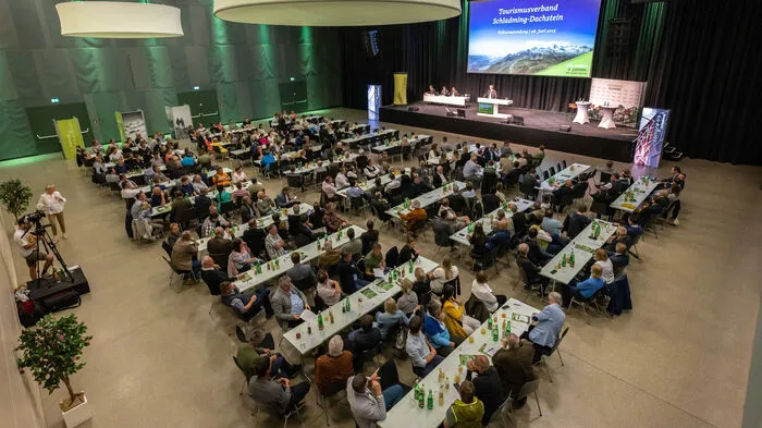 Über 300 Personen kamen zur Vollversammlung im Congress Schladming, rund 282 davon Interessenten des Tourismusverbandes 