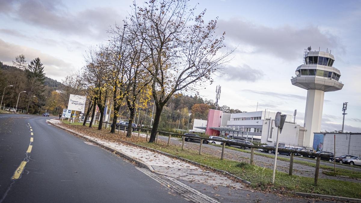 Im Nordosten des Flughafens, nahe der Autobahnabfahrt, sollen ein Hangar, ein Hotel und ein Supermarkt entstehen