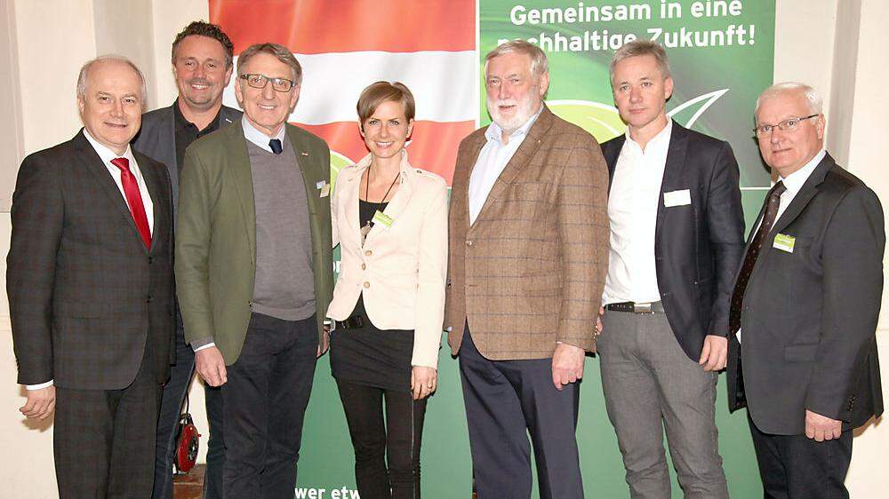 Franz Fischler (3. von rechts) mit  Rainer Dunst (2. von rechts) und den Diskussionsteilnehmern