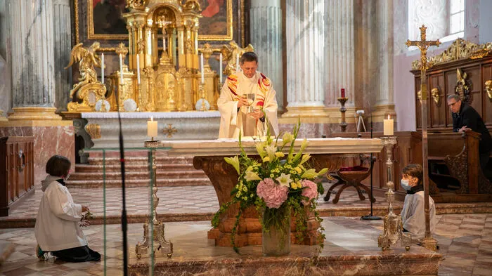 Auf diesen Tag freute er sich seit Wochen: Der Klagenfurter Dompfarrer Peter Allmaier zelebrierte den ersten Sonntagsgottesdienst nach Aufhebung der Corona-Beschränkungen im Beisein von Gläubigen. 