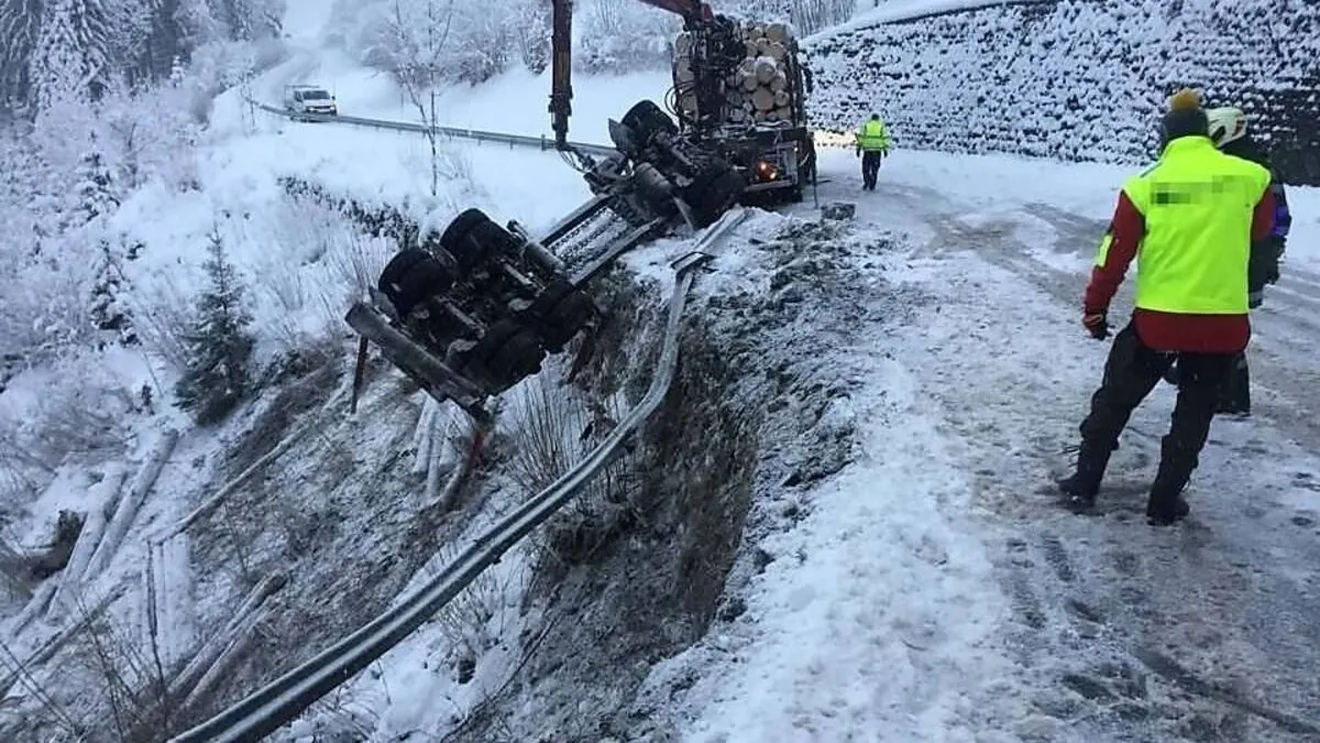 Auf schneeglatter Fahrbahn