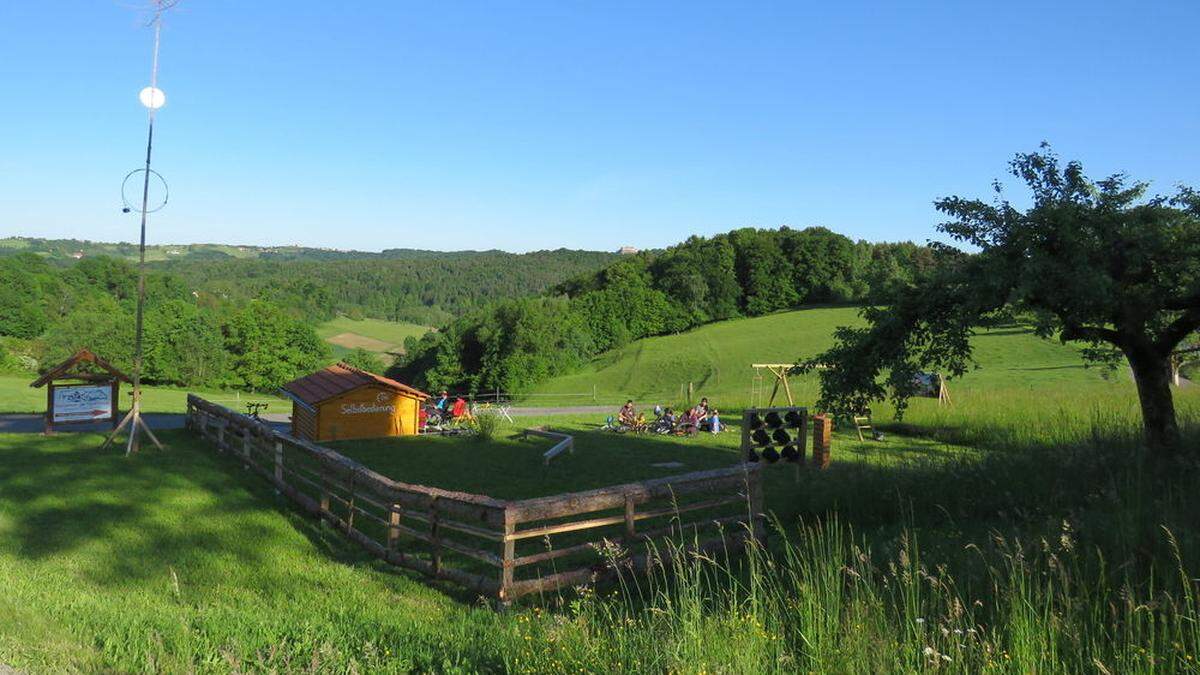 Rast mit Ausblick: Hütte am Manichberg nahe der FF4 Apfeltour	