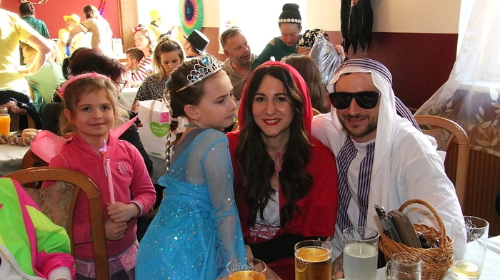 Bestens besucht mit vielen Maskierten, toller Stimmung und Spaß: So kann man die Edelschrotter Party beschreiben.
