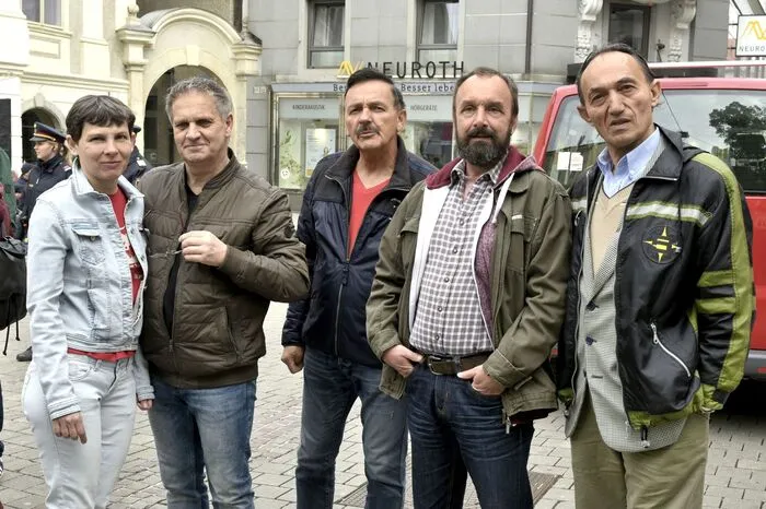 Mit dabei auch eine Gruppe türkisch-stämmiger Kurden mit Transparenten und Tafeln