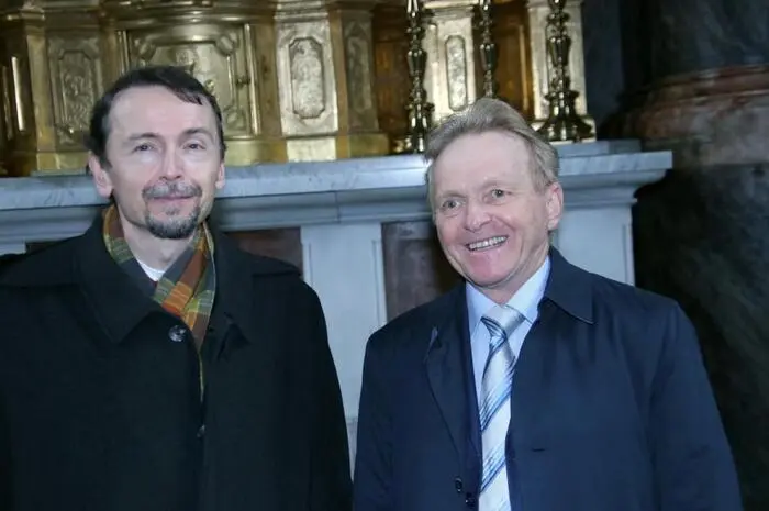Die Idee dazu hatte der Flötist Harald Fripertinger. „In einer Zeit von weltweiten Krisen, von gesellschaftlicher Spaltung und eskalierenden Kriegen treffen wir uns zu einem musikalischen Friedensgebet, mit qualitativ hoch stehenden Texten und Gesängen“, lud der Organisator ein. 
