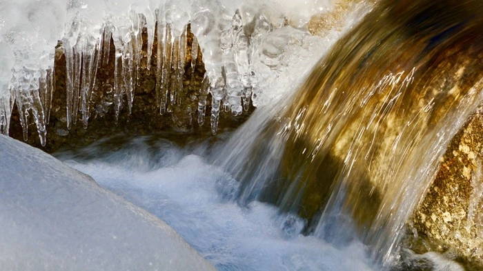 Eiszeit im Radlgraben, durch den der Radlfluss fließt, ein Seitenbach der Lieser in Trebesing