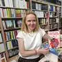 Susanne Kristek mit ihrem neuesten Buch „Geht‘s noch?!“ in der Buchhandlung Morawa in Hartberg