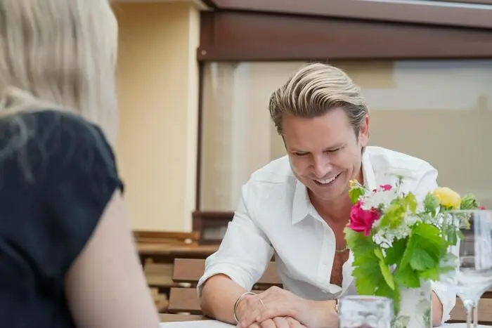 Adi Weiss während des Interviews beim Weingut Buschenschank Neubauer