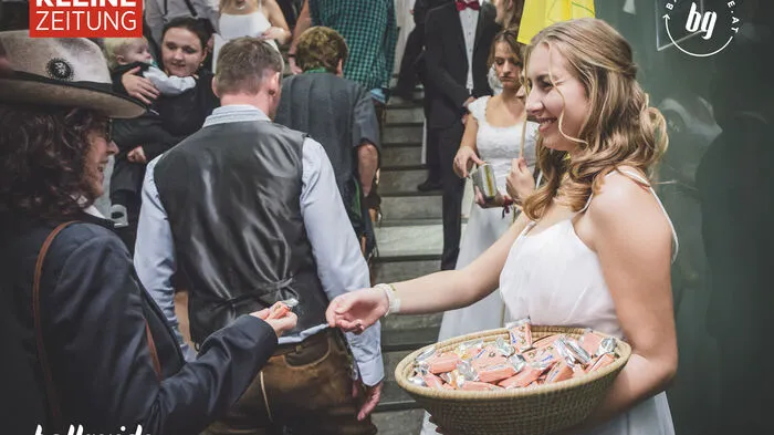 Am 18. November, feierten die Maturanten der HLW für Sozialmanagement im forumKloster Gleisdorf unter dem Motto Sozial Royal - Gemeinsam an der Spitze, einern wunderbaren Maturaball. Wir haben alles für Sie festgehalten.