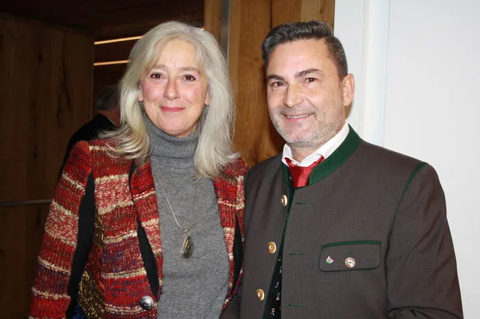 Volksschuldirektorin Irene Toegel mit Bürgermeister Markus Lakounigg, der alle Gäste persönlich empfing