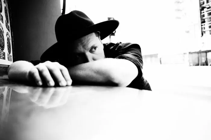 So viel Talent ist für gewöhnlich schwer zu fassen: Sohn ist ein waschechter Brite, die Annäherung an das große Publikum hat er sich mit seiner atmosphärischen Klangwelt zwischen Pop, Electro und Soul in Österreich erarbeitet. Mit neuer Platte („Rennen)“ geht er auf Tour.13. Februar, Arena Wien, 16. Februar, p.p.c. Graz