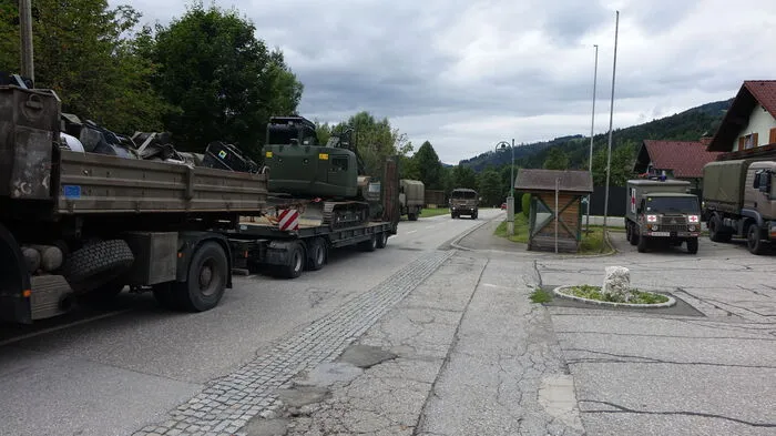Das Bundesheer nahm am Donnerstag mit rund 130 Mann seine Arbeit in der Stanz auf.