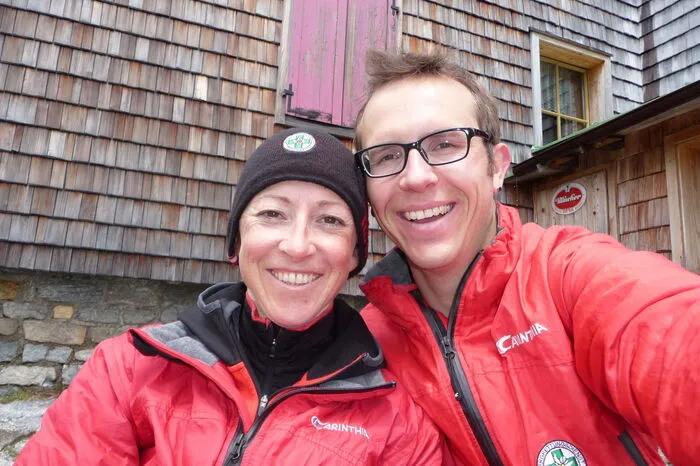 Ortsstellenleiter ist Hannes Oberhuber, hier im Bild mit Partnerin Elisabeth Kabusch, ebenfalls Bergretterin.
