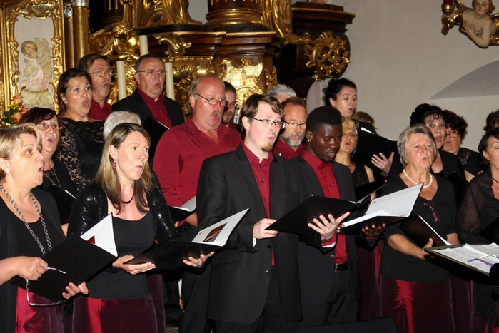 In Maria Lankowitz fand ein Konzert für hilfsbedürftige Menschen aus dem Bezirk statt. Auf der Bühne stand der Mooskirchner Chor "pro musica". Moderiert wurde die Veranstaltung von Ida Hafner.