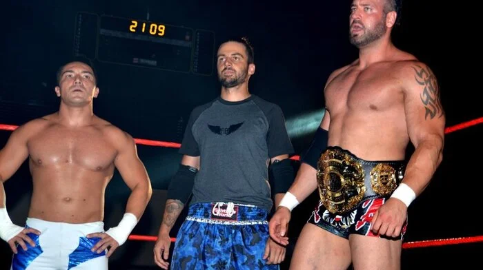 Facebook-Kasperl Marco Wagner hatte vier Monate lang  für den Ring trainiert: Schließlich wollte er sich mit dem  siebenfachen Weltmeister Chris "Bambikiller" Raaber in einer neuen Challenge versuchen: Wrestling!