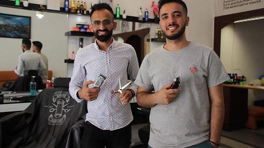 Ahmed Hussein (links) und Haitham Almassari haben ihr Geschäft am Hauptplatz St. Veit