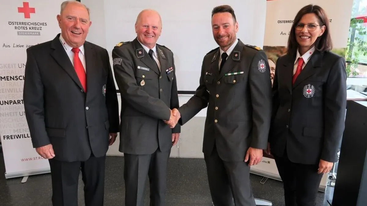 Amtsübergabe: Bezirksstellenleiter Siegfried Schrittwieser, Bezirksrettungskommandanten Gerhard Gmeinbauer und Haiko Schwaiger, Bezirksgeschäftsführerin Silke Jungbauer