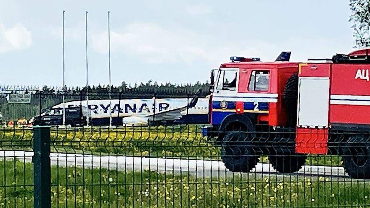 Die Ryan-Air-Maschine am Rollfeld in Minsk