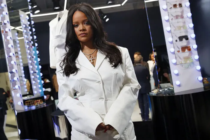 Rihanna (31) ist die reichste Musikerin auf dieser Liste. Ihr Geld verdient sie aber auch mit ihren Kosmetikprodukten von "Fenty Beauty" und ihrem Unterwäsche-Label "Savage X Fenty". Ihr Vermögen wird auf umgerechnet 532 Miollionen Euro geschätzt.