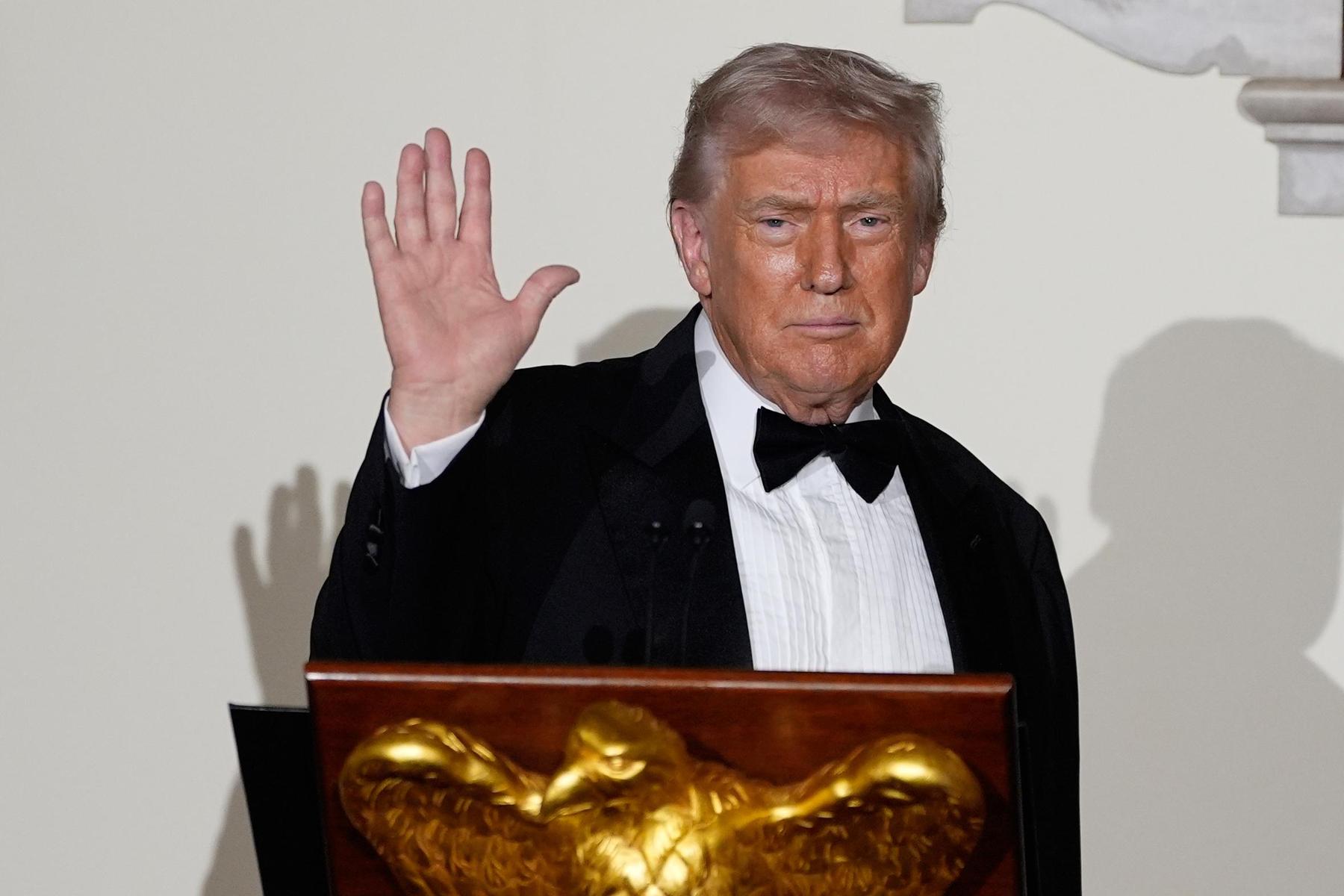 Pflaster an Donald Trumps Hand: Weißes Haus erklärt den Grund