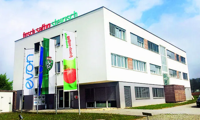 Am Unter­nehmensstandort schätzen die drei unter anderem auch das Naherholungsgebiet mit Grünflächen für ihre Mit­arbeiter