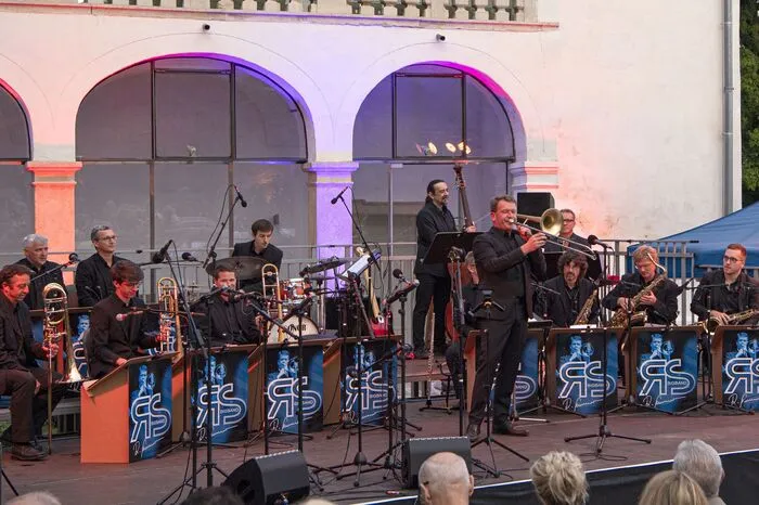 Es war ein großartiges Eröffnungskonzert mit Kompositionen von George Gershwin, Glenn Miller, Benny Goodman bis Count Basie und Arrangements der vcc  