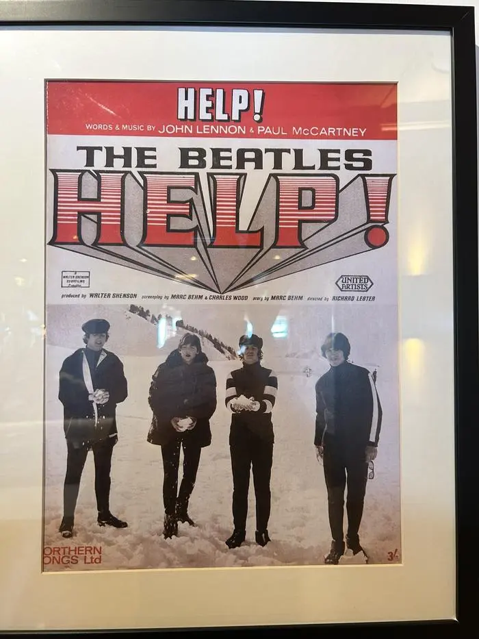Das Plakat zum Film „Help“