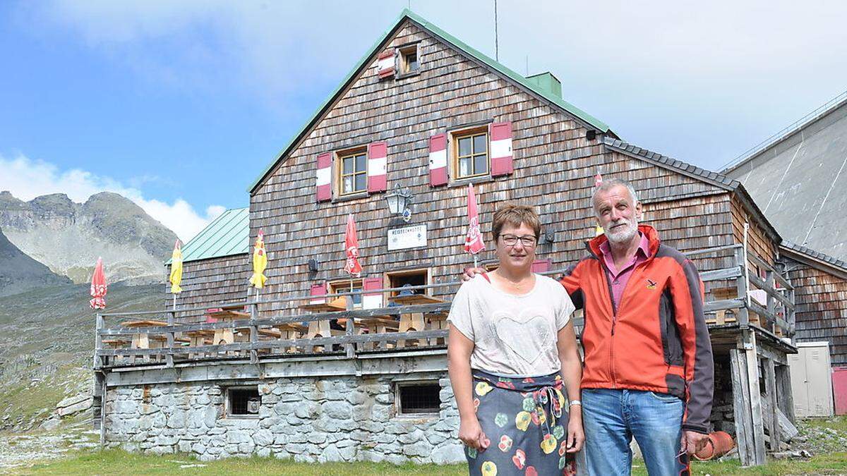 Die langjährigen und beliebten Hüttenwirte Maria und Johann Pschernig blicken in eine ungewisse Zukunft