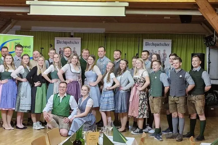  Im Disco-Zelt zeigten die „Fladnitzer Schuplattler“, was sie draufhaben. 