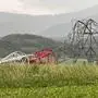 Wenn Unwetter Strommasten knicken lassen (hier im August 2022 in Fisching), steigt das Risiko für großflächige Stromausfälle